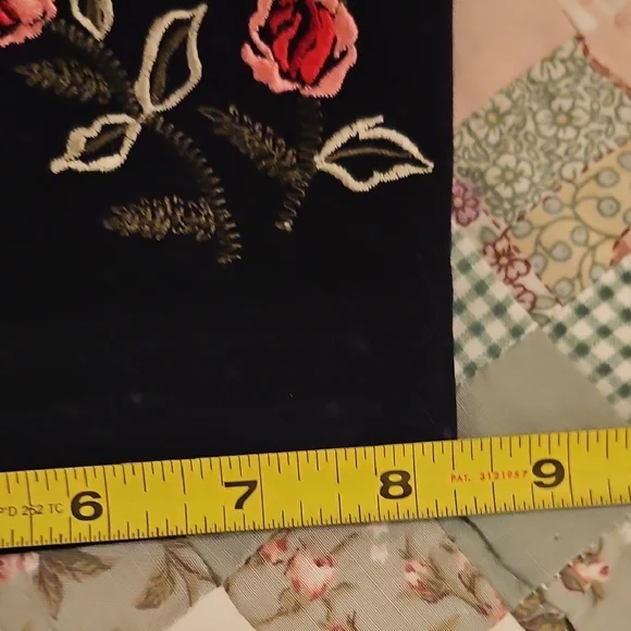 Briggs New York Black Straight Leg Capri -Floral embroidery - Picture 7 of 9